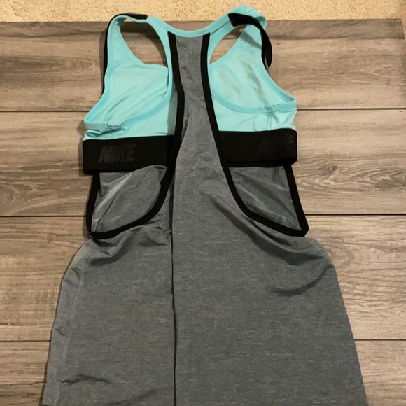 Nike women’s dri fit size XS workout top with built in sports bra - Picture 3 of 3